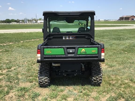 Image of John Deere XUV 835M equipment image 3