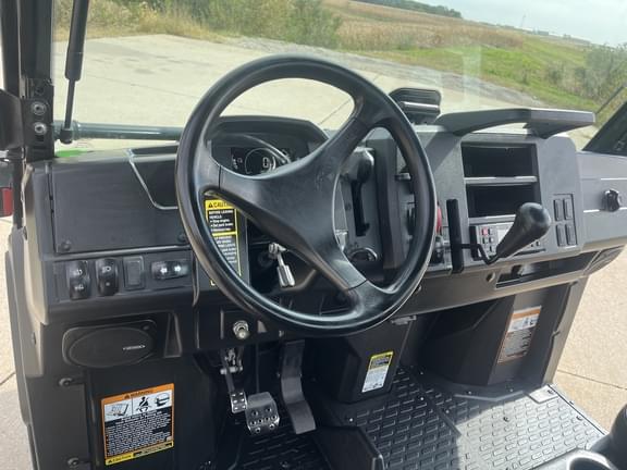 Image of John Deere XUV 835M equipment image 4