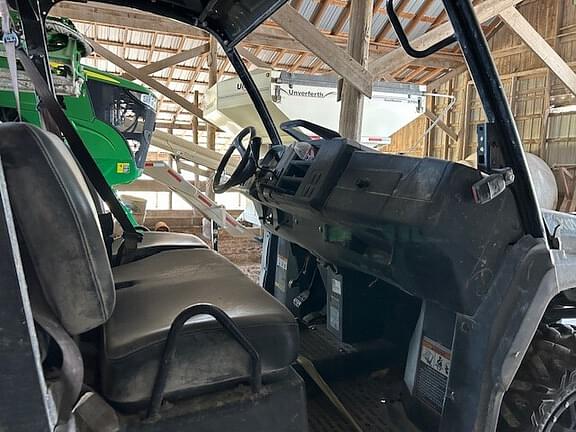 Image of John Deere XUV 835M equipment image 2