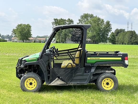 Image of John Deere XUV 835M equipment image 3