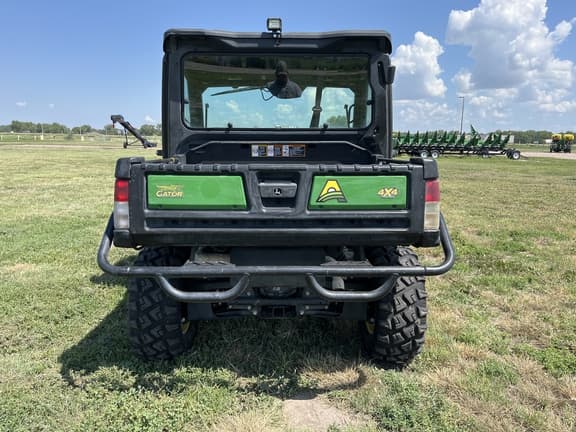 Image of John Deere XUV 835M equipment image 4