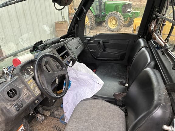 Image of John Deere XUV 835M equipment image 3