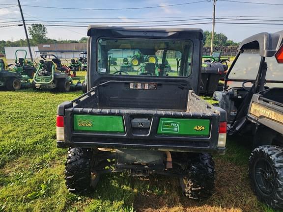 Image of John Deere XUV 835M equipment image 2
