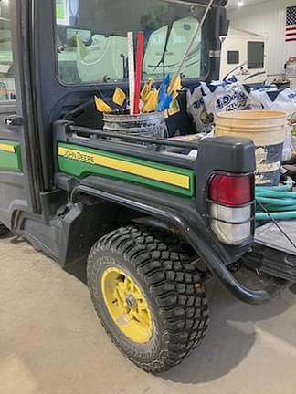 Image of John Deere XUV 835M equipment image 1