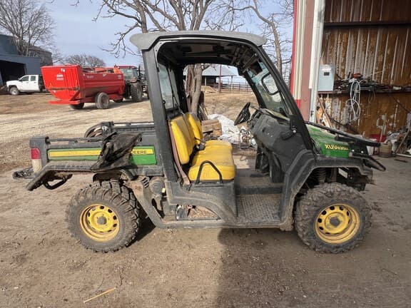 Image of John Deere XUV 835M equipment image 2