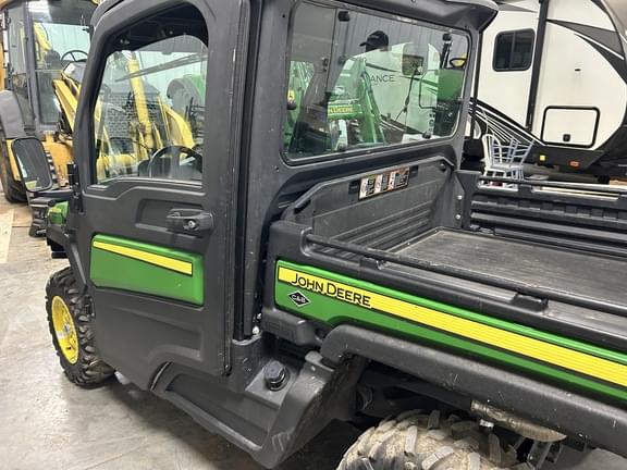 Image of John Deere XUV 835M equipment image 2