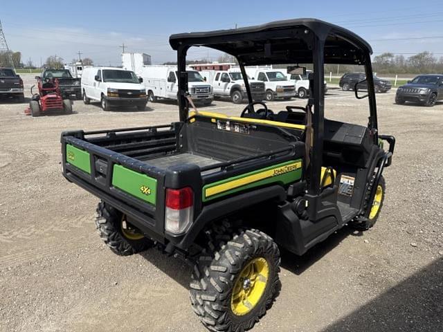 Image of John Deere XUV 835M equipment image 2