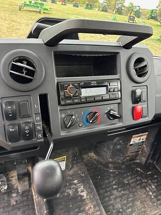 Image of John Deere XUV 835M equipment image 2