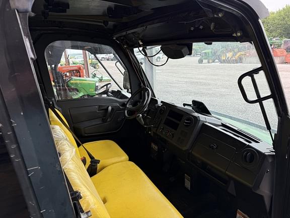 Image of John Deere XUV 835M equipment image 4