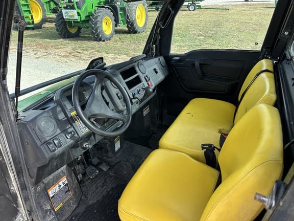 Image of John Deere XUV 835M equipment image 4