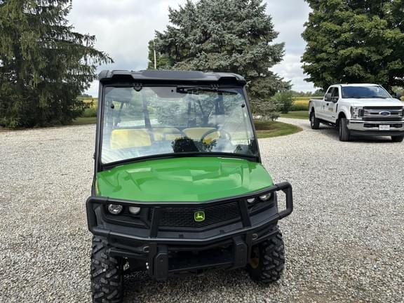 Image of John Deere XUV 835M equipment image 1