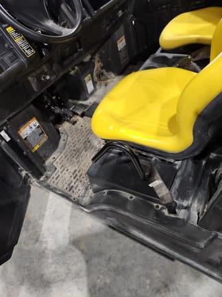 Image of John Deere XUV 835M equipment image 3