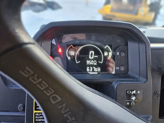 Image of John Deere XUV 835M equipment image 4