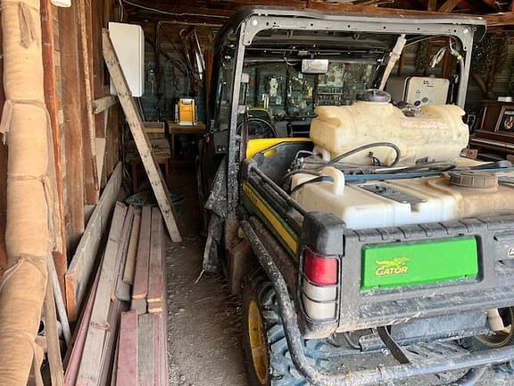 Image of John Deere XUV 835M equipment image 1