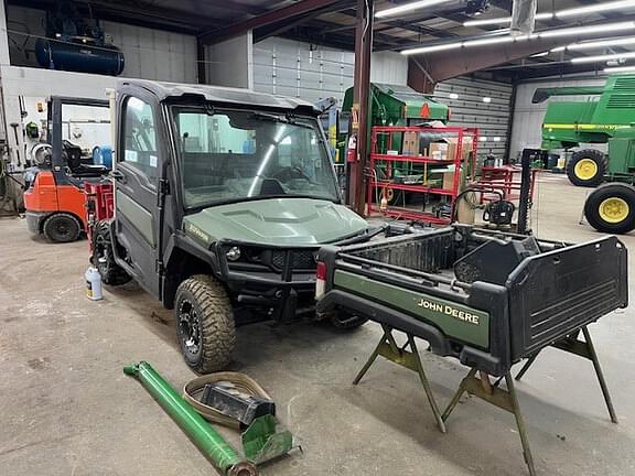 Image of John Deere XUV 835M equipment image 3