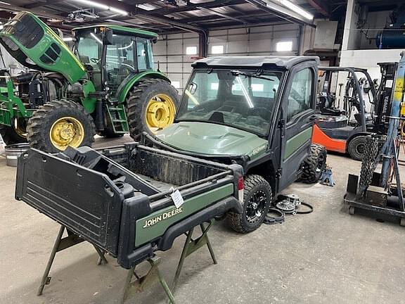 Image of John Deere XUV 835M equipment image 2