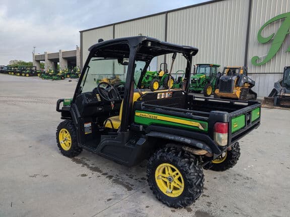 Image of John Deere XUV 835M equipment image 2