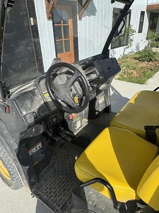 Image of John Deere XUV 835M equipment image 4