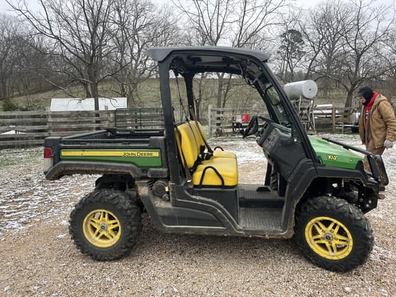 Image of John Deere XUV 835M equipment image 1