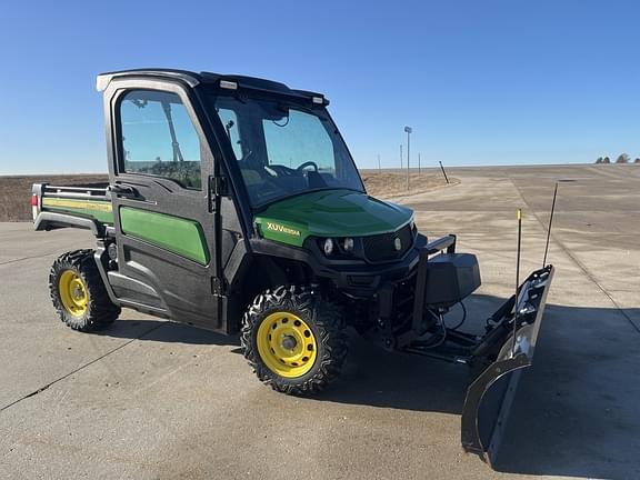 Image of John Deere XUV 835M equipment image 1