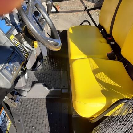 Image of John Deere XUV 835M equipment image 4