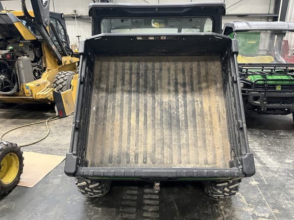 Image of John Deere XUV 835M equipment image 2