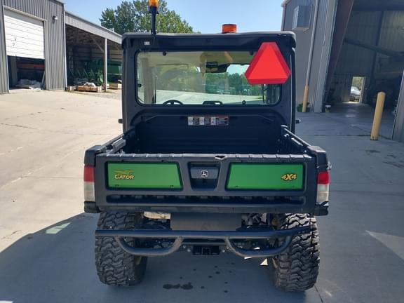 Image of John Deere XUV 835M equipment image 2