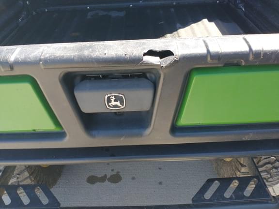 Image of John Deere XUV 835M equipment image 4