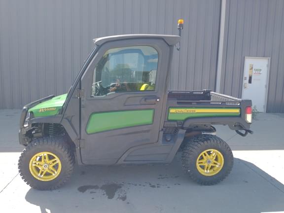 Image of John Deere XUV 835M Primary image