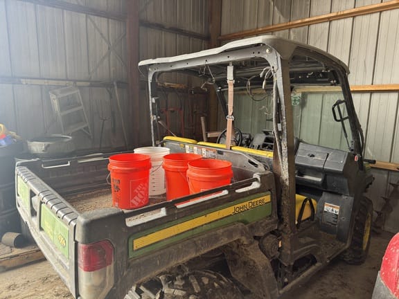 2019 John Deere XUV 835M Equipment Image0
