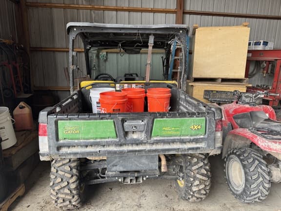 Image of John Deere XUV 835M equipment image 1