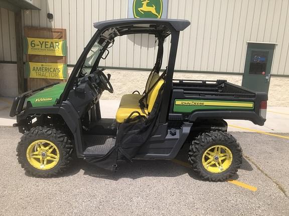 Image of John Deere XUV 835M equipment image 1