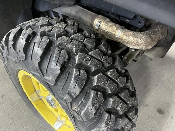 Image of John Deere XUV 835M equipment image 2