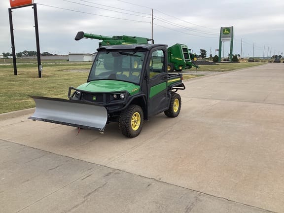 2019 John Deere XUV 835M Equipment Image0