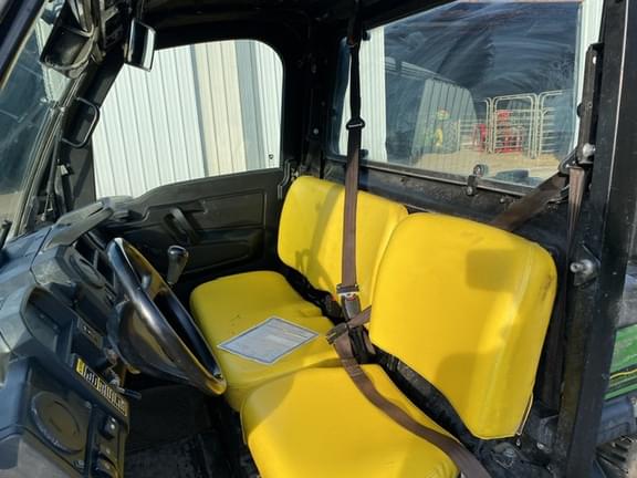 Image of John Deere XUV 835M equipment image 4