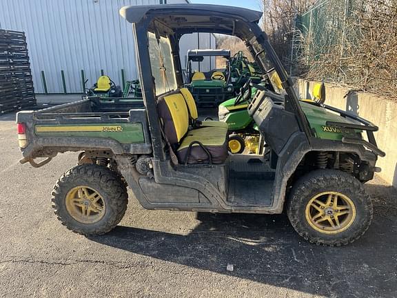 Image of John Deere XUV 835M equipment image 4