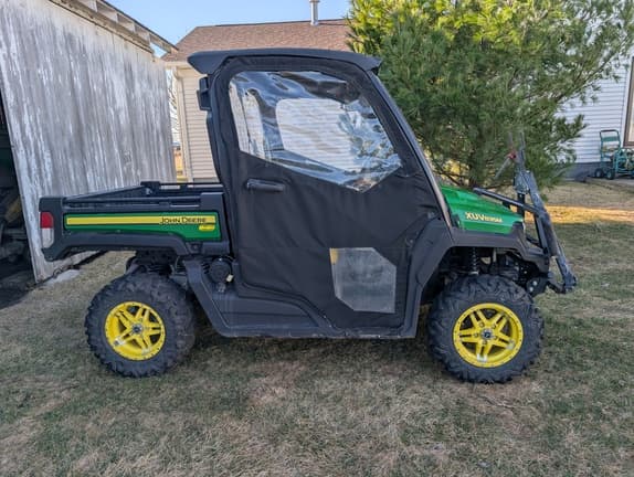 Image of John Deere XUV 835M equipment image 1