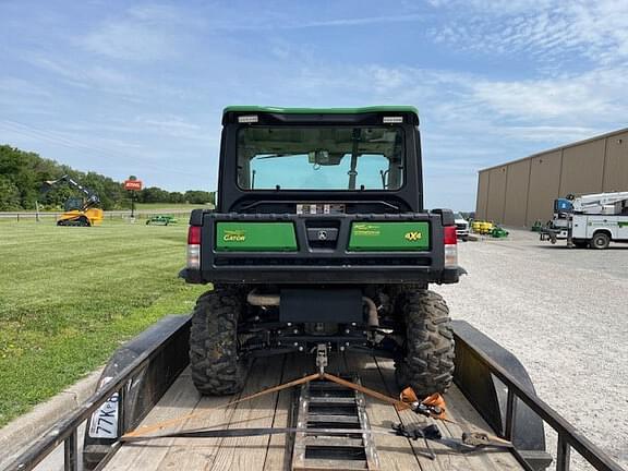 Image of John Deere XUV 835R equipment image 4