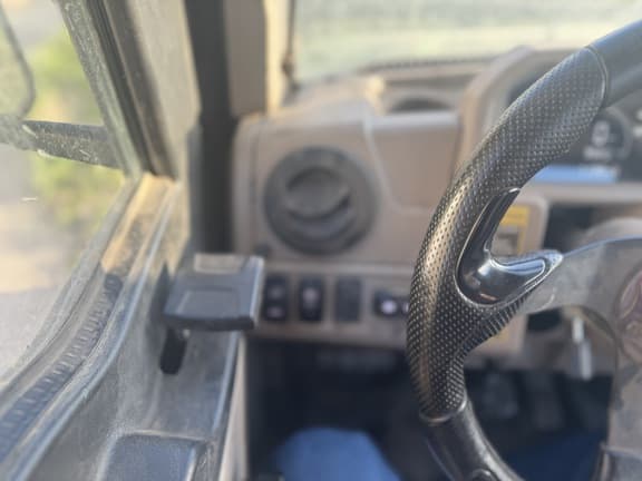 Image of John Deere XUV 835R equipment image 4