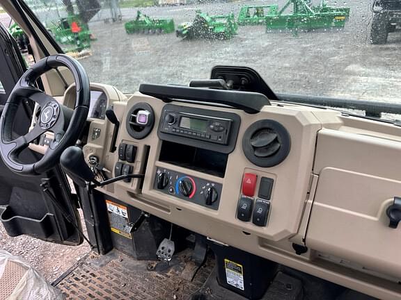 Image of John Deere XUV 835R equipment image 4