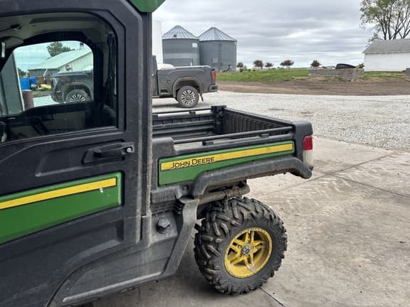 Image of John Deere XUV 835R equipment image 3