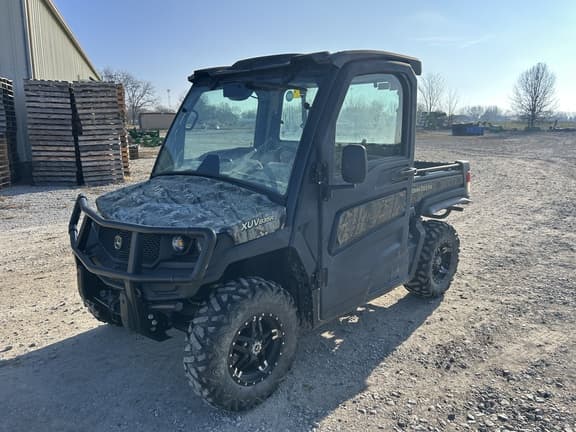 Image of John Deere XUV 835R equipment image 1