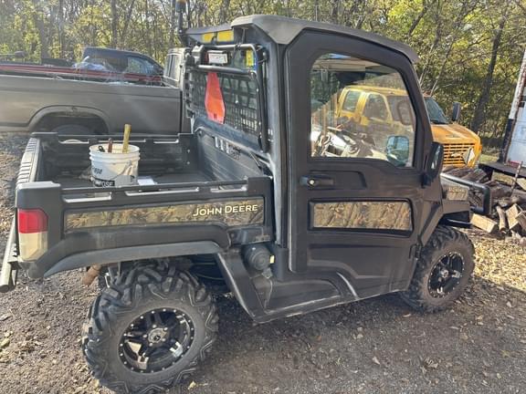 Image of John Deere XUV 835R equipment image 1