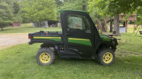 Image of John Deere XUV 835R equipment image 1