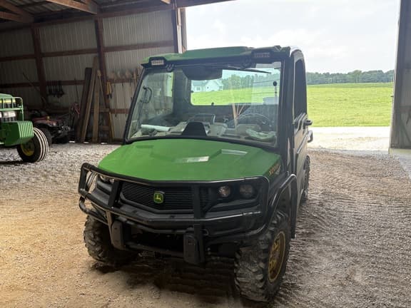 Image of John Deere XUV 835R equipment image 4