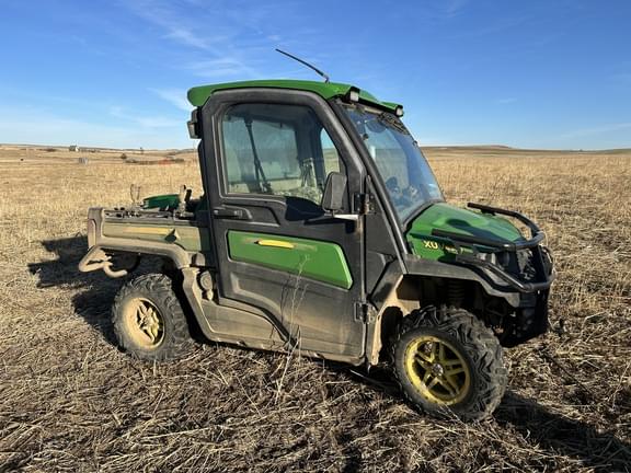 Image of John Deere XUV 835R equipment image 3
