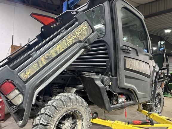 Image of John Deere XUV 835R Primary image