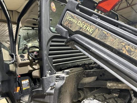 Image of John Deere XUV 835R equipment image 4