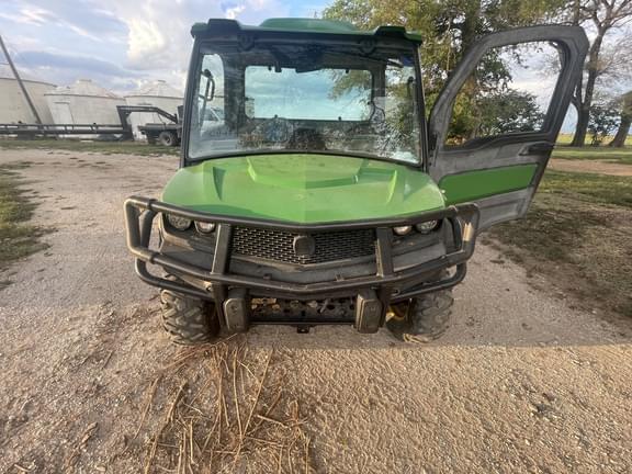 Image of John Deere XUV 835R equipment image 1