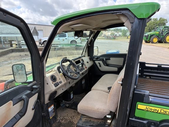 Image of John Deere XUV 835R equipment image 4